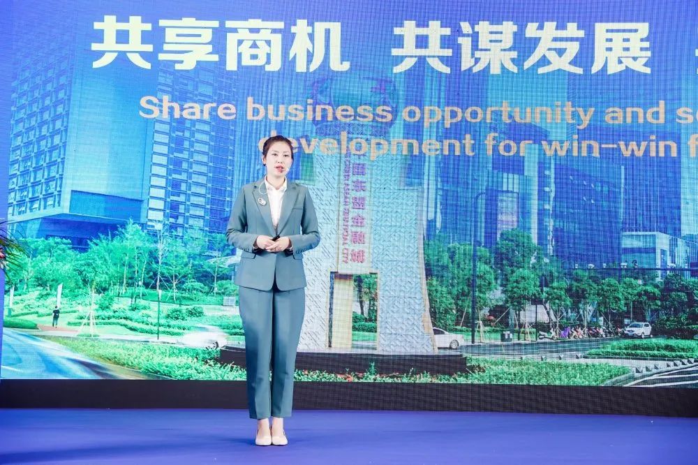 1605002579904090.jpg 李想.jpg